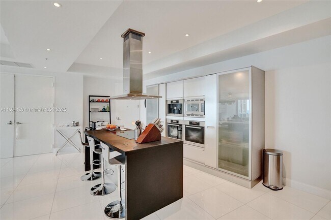 Building Photo - 18201 Collins Ave