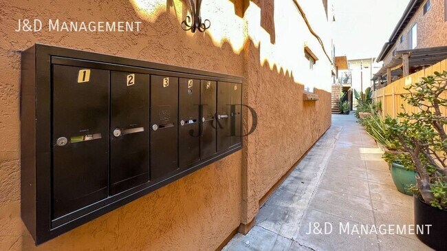 Building Photo - 4077 Utah St