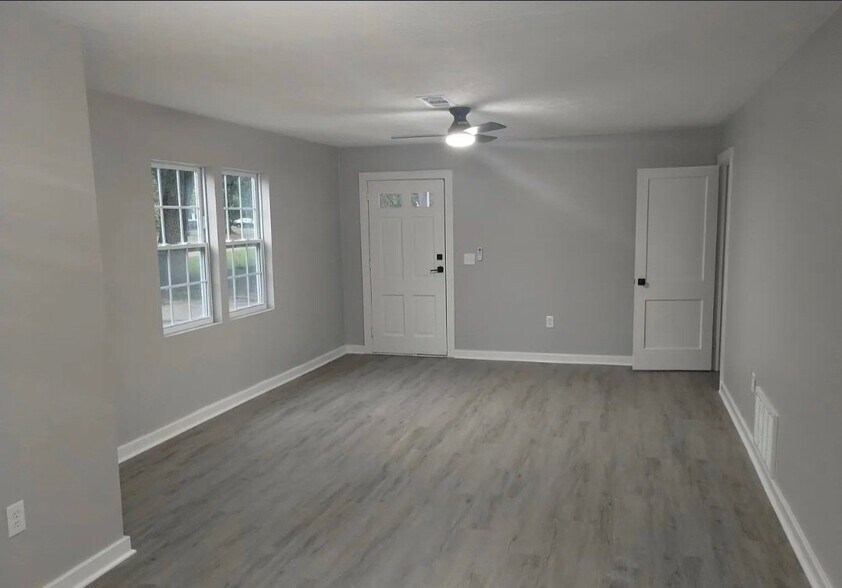 Building Photo - 4858 Sheridan Dr