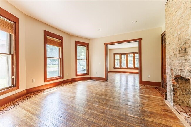 Building Photo - 268 Lyndhurst St
