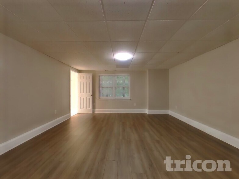 Building Photo - 2211 Ashton Dr