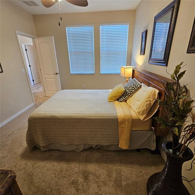 Building Photo - 8110 Villa Grande Ct