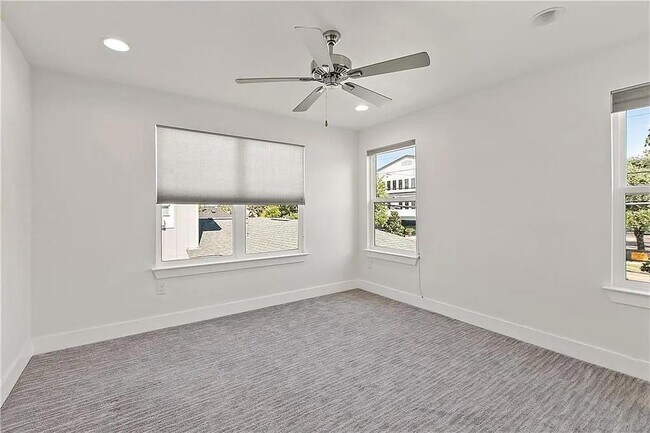 Building Photo - 610 W 33rd St