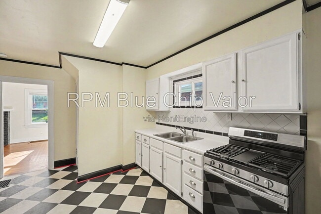 Building Photo - 6735 Plainfield Rd