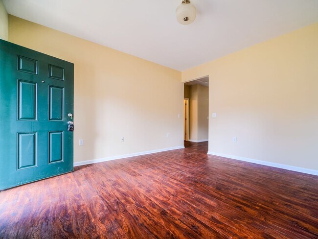 Building Photo - 7020 Somerset Springs