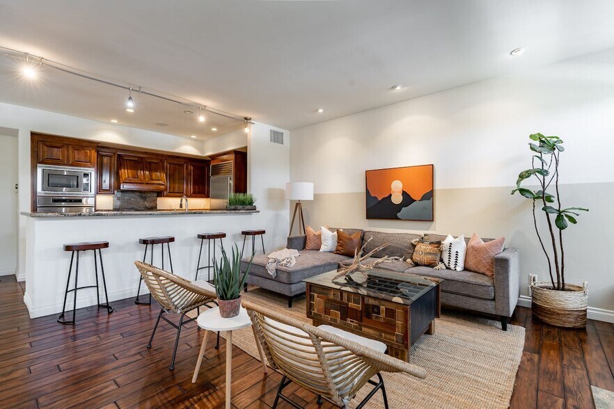 Building Photo - 109 W Montecito Wy