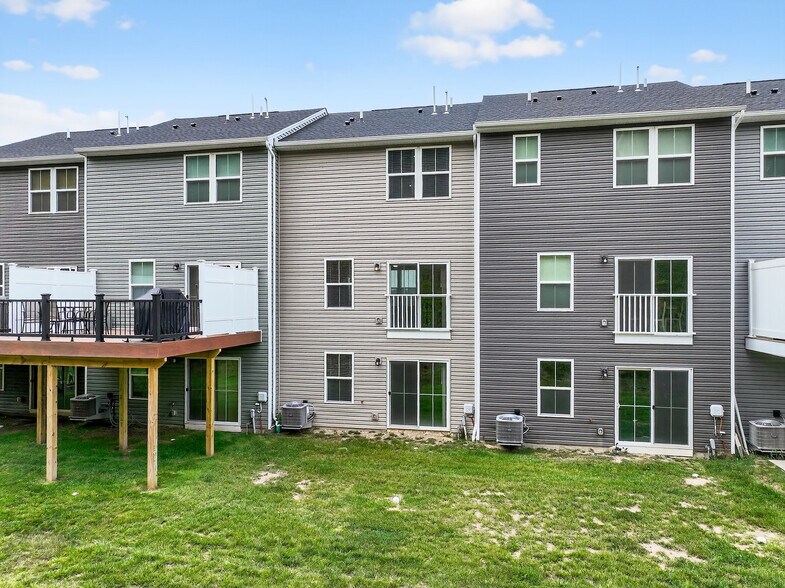 Building Photo - 526 Dogwood Ln