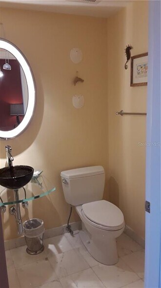 Building Photo - 455 Longboat Club Rd