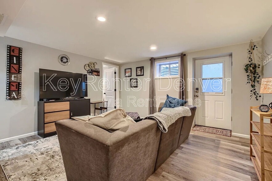 Building Photo - 5327 Independence St