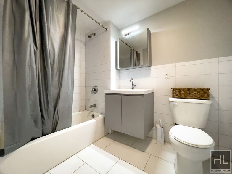 Building Photo - Bushwick Avenue / Spacious Penthouse 2-Bed...