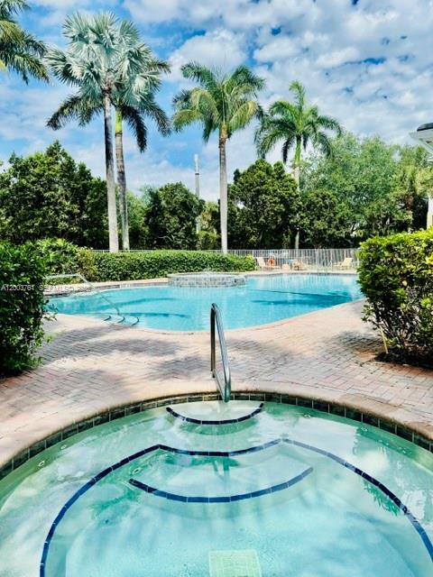 Building Photo - 556 NW 39th Cir