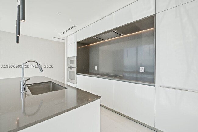 Building Photo - 300 Biscayne Blvd