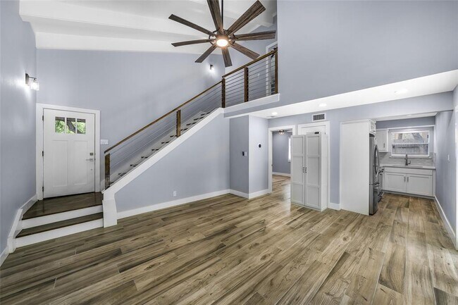 Primary Photo - 1913 Lightsey Rd