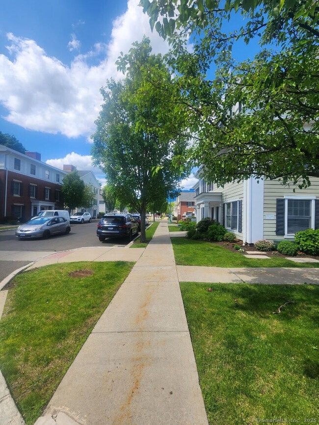 Building Photo - 46 Fairgate Dr