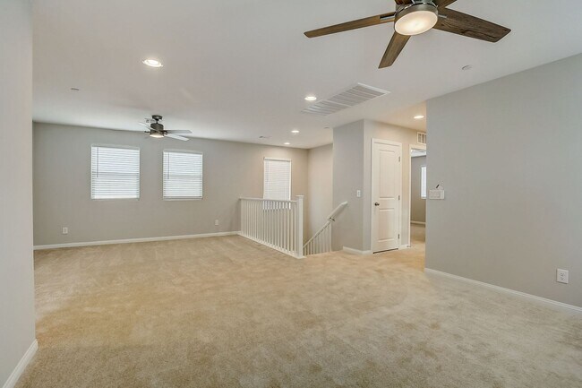 Building Photo - 10643 Enridge Ave