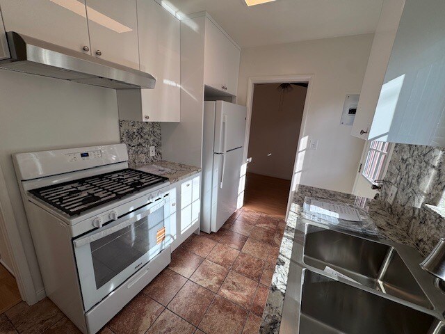 Building Photo - 3413 W Alameda Ave