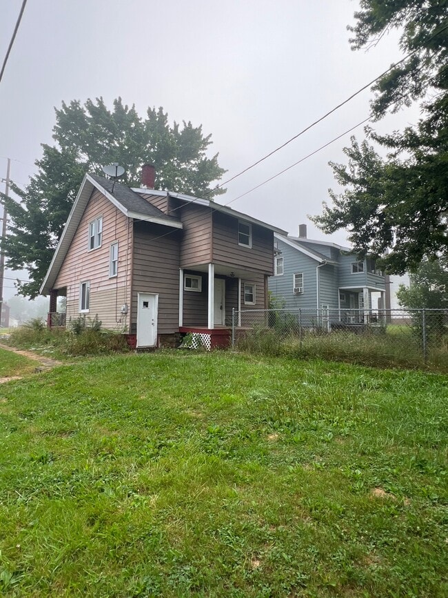 Building Photo - 1641 Stewart Ave