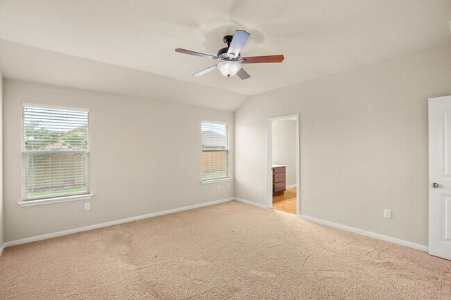 Building Photo - Comfortable 3BR / 2BA Home with Island Kitchen & Private Backyard