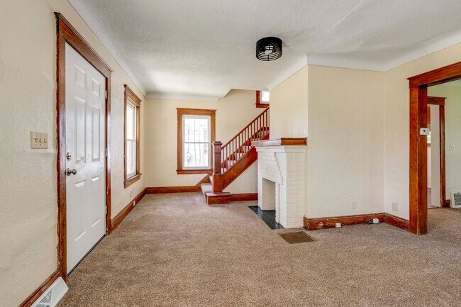 Building Photo - Cute 3 Bedroom 1 Bath House Located in Wes...