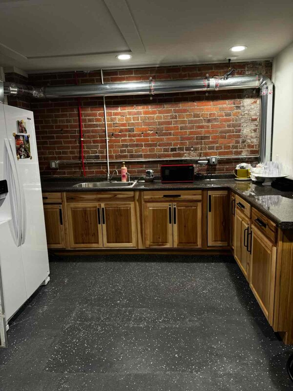 Building Photo - 122 Anderson St