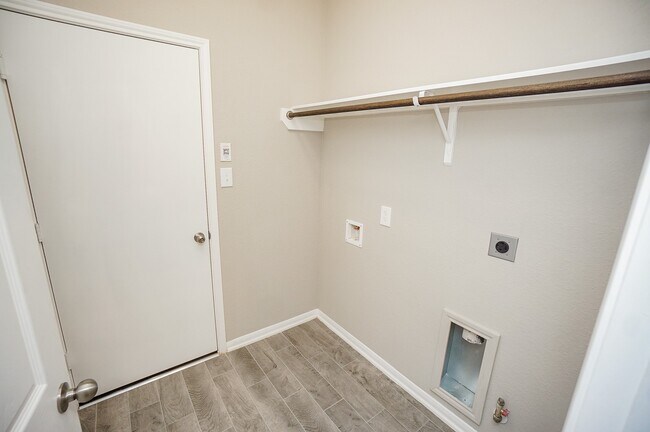 Building Photo - 5463 Grand View Dr