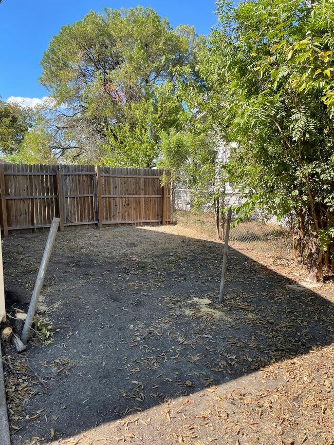 Building Photo - Available Now! *Pet Restrictions* 3 Bedroom/1 Bathroom in Temple