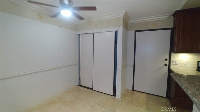 Building Photo - 2020 Beachwood Dr