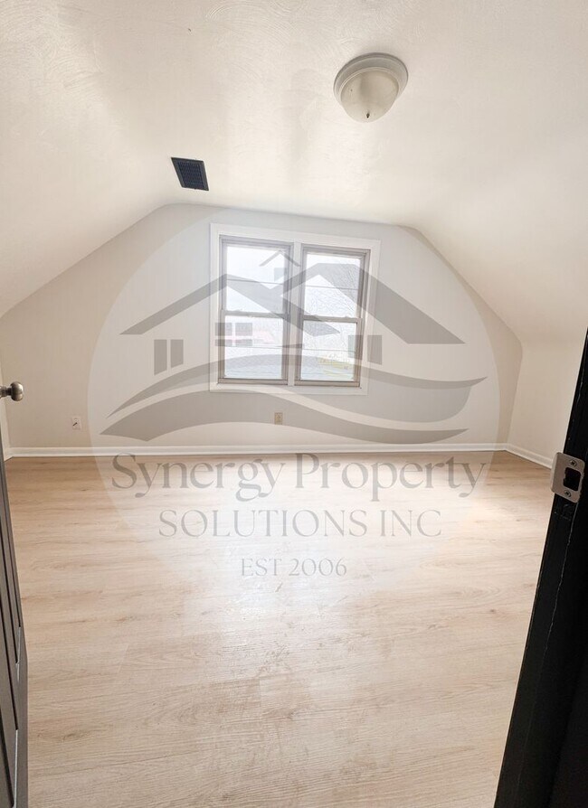 Building Photo - AVAILABLE 3/17/2026