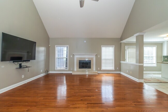 Building Photo - 1100 Winterberry Ln