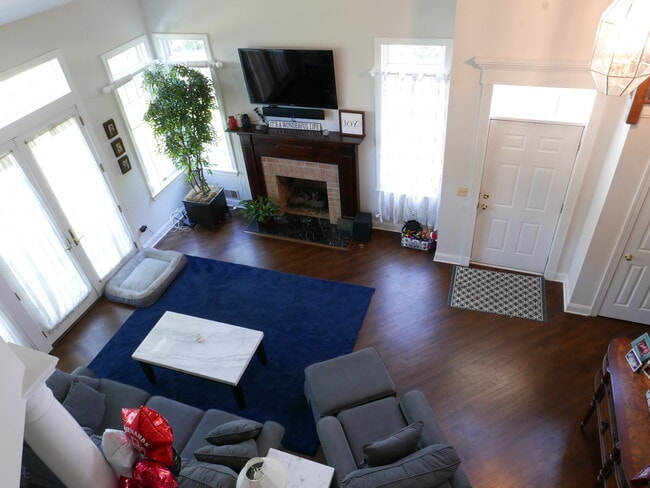 Building Photo - 8 Meadowbrook Club Way