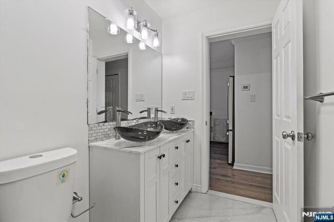 Building Photo - 17 Holsman St