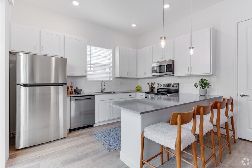 2BR, 2BA - 1,050SF - Kitchen - Honeycutt Run