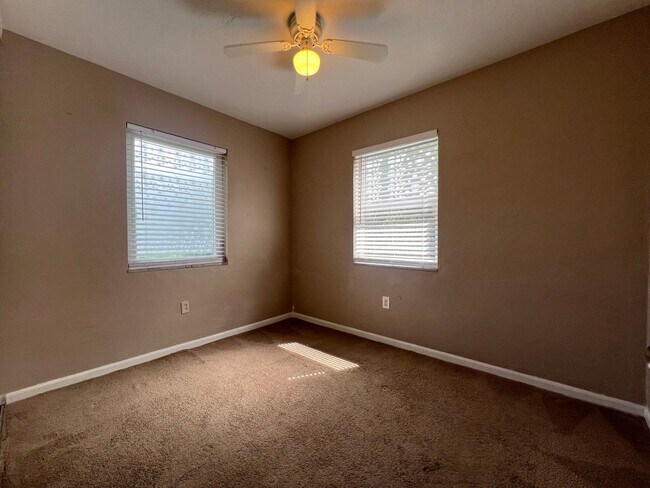 Building Photo - $1,350 ** Annual Lease ** 2 Bedroom / 1 Bath * Single Family ** Port Charlotte ** Canal