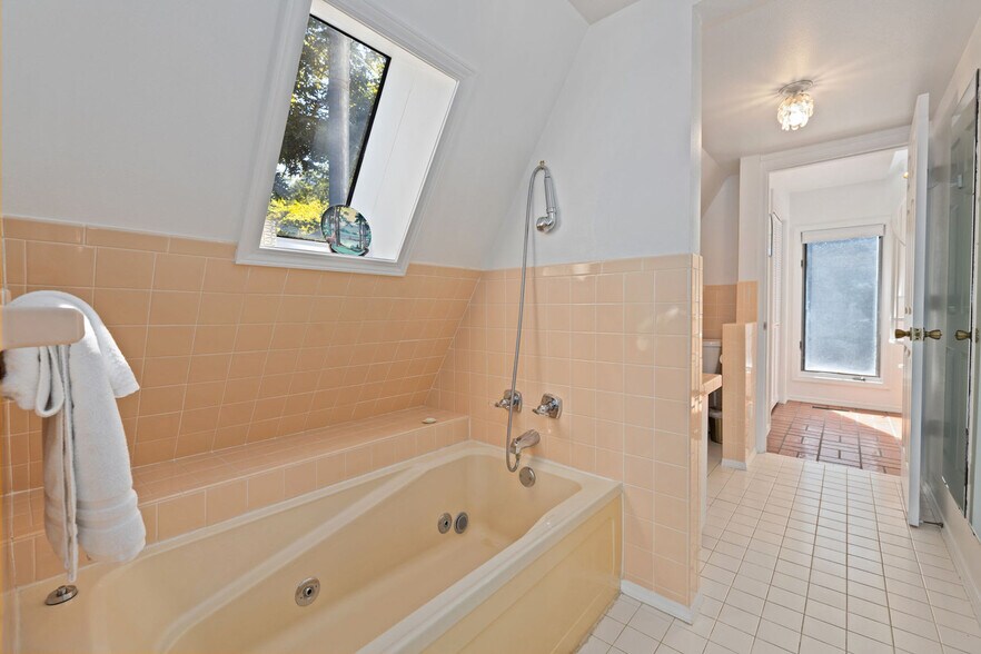 Building Photo - 11704 Dogwood Dr
