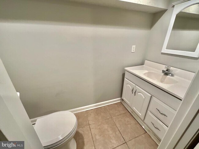 Building Photo - 132 S Potomac St