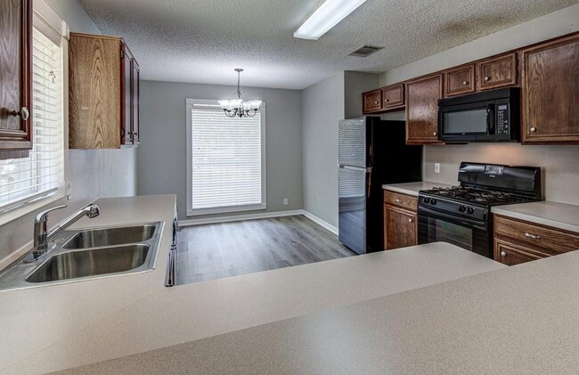 Building Photo - 16900 Simsbrook Dr