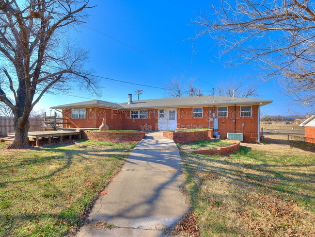 Building Photo - 611 Garth Brooks Blvd