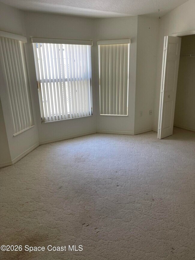 Building Photo - 729 Kenwood Cir