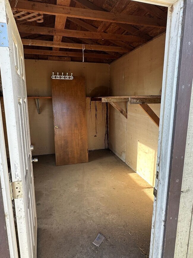 Building Photo - 11465 Ave 200