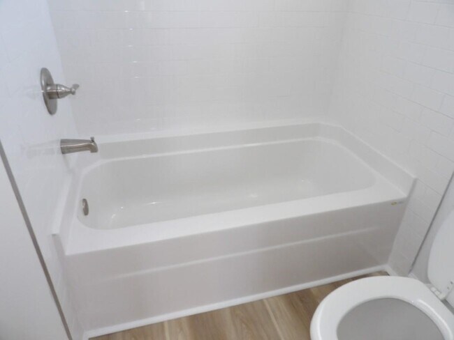 Building Photo - 4116 Horseshoe Rd N