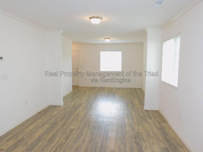 Building Photo - 719 Torbay Dr