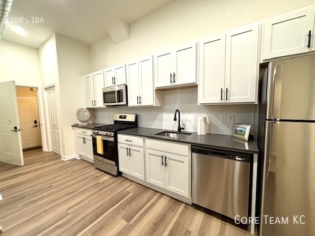 Building Photo - 1413 W 39th St