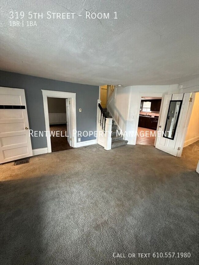 Building Photo - 319 5th St