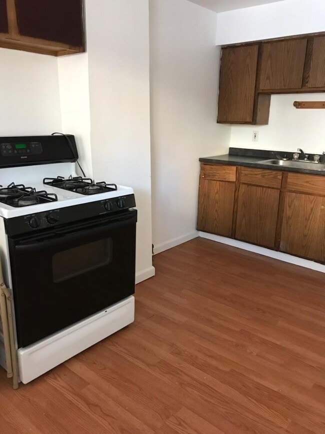 Building Photo - Carrick NEW 4 bedroom apartment. Section 8 accepted
