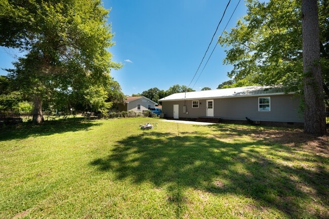 Building Photo - 218 Forestview Dr
