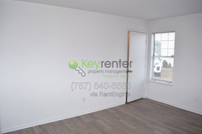 Building Photo - 579 Peregrine St