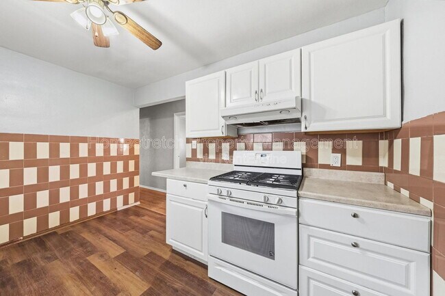 Building Photo - 2301 Belleview Ave