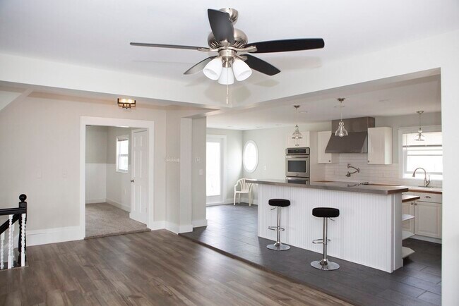 Building Photo - 43 Beacon St