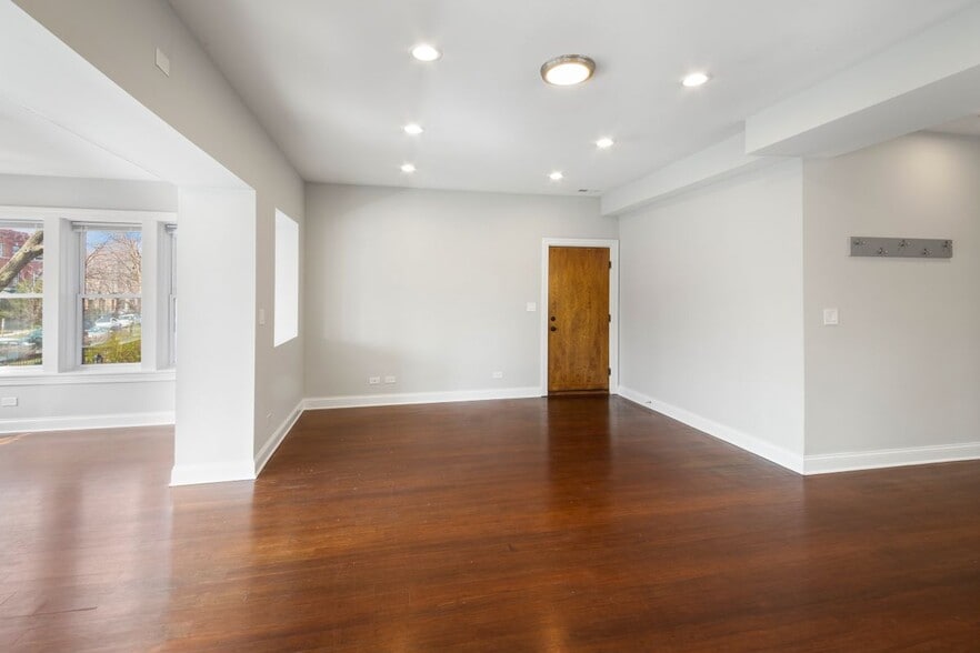 Building Photo - 4637 N Dover St