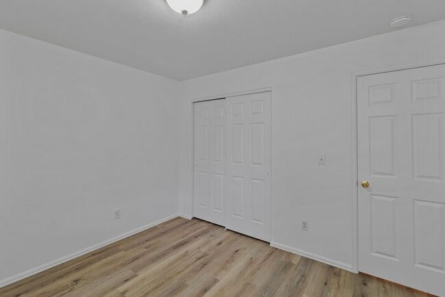 Building Photo - Wonderful 3 Bedroom Home with New Flooring and Paint